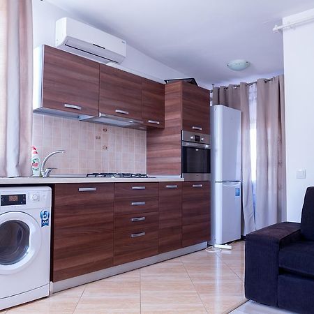 Appartement Garsoniere Dinu à Bucarest Extérieur photo