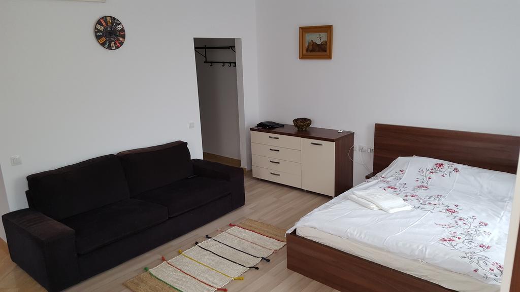 Appartement Garsoniere Dinu à Bucarest Extérieur photo