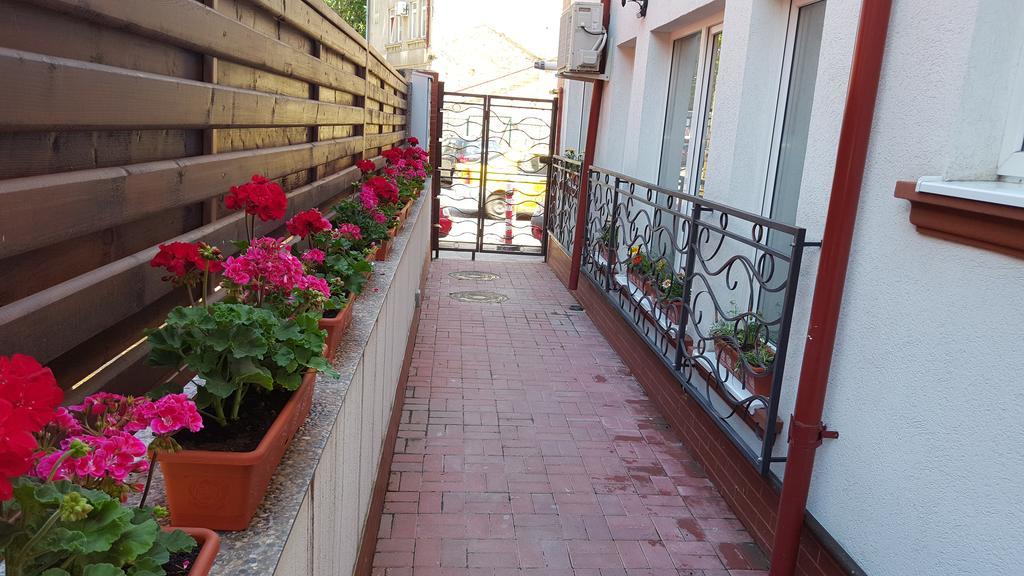 Appartement Garsoniere Dinu à Bucarest Extérieur photo