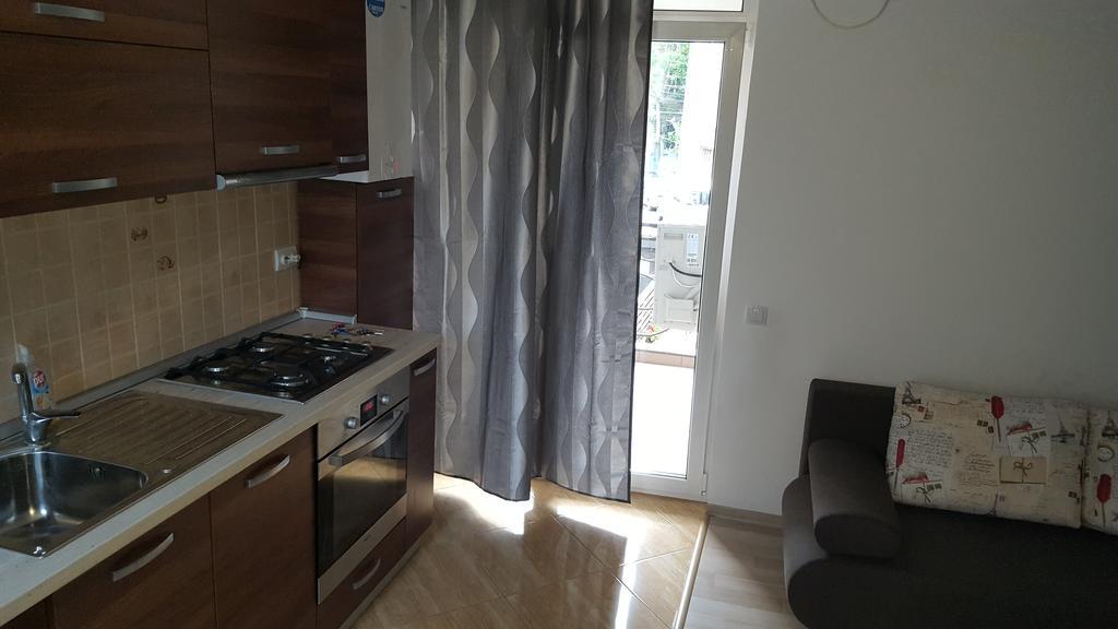 Appartement Garsoniere Dinu à Bucarest Extérieur photo