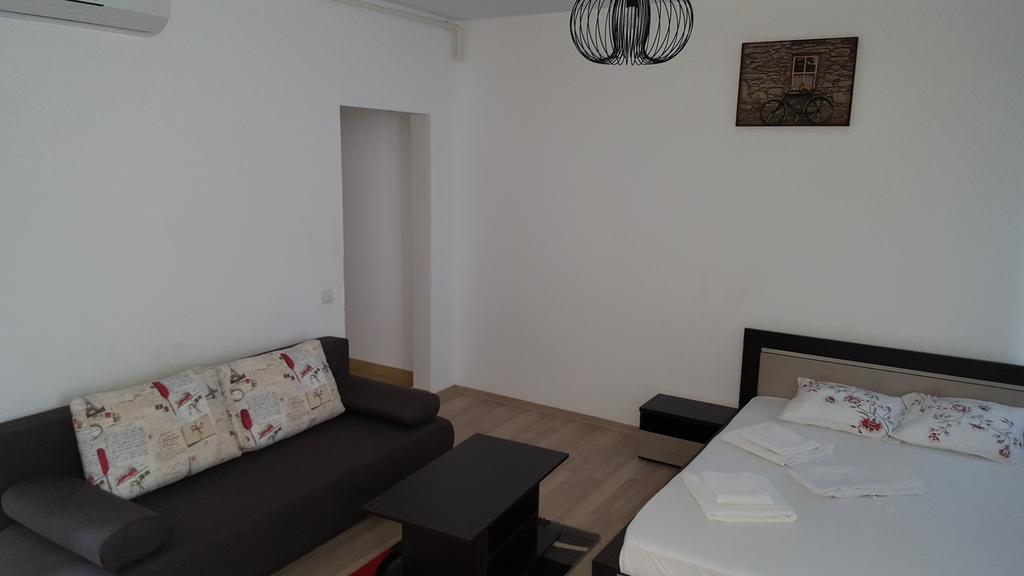 Appartement Garsoniere Dinu à Bucarest Extérieur photo