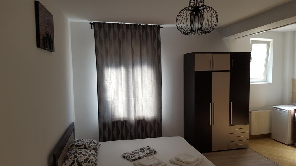 Appartement Garsoniere Dinu à Bucarest Extérieur photo
