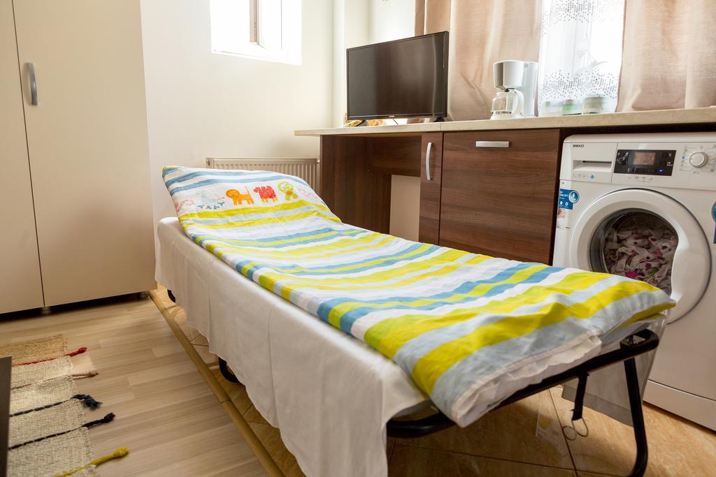 Appartement Garsoniere Dinu à Bucarest Extérieur photo