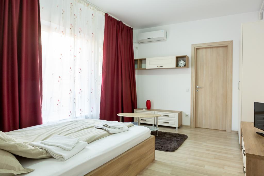 Appartement Garsoniere Dinu à Bucarest Extérieur photo