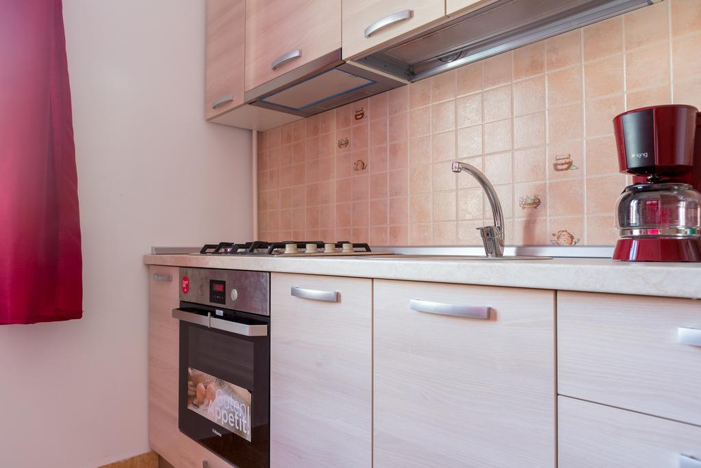 Appartement Garsoniere Dinu à Bucarest Extérieur photo
