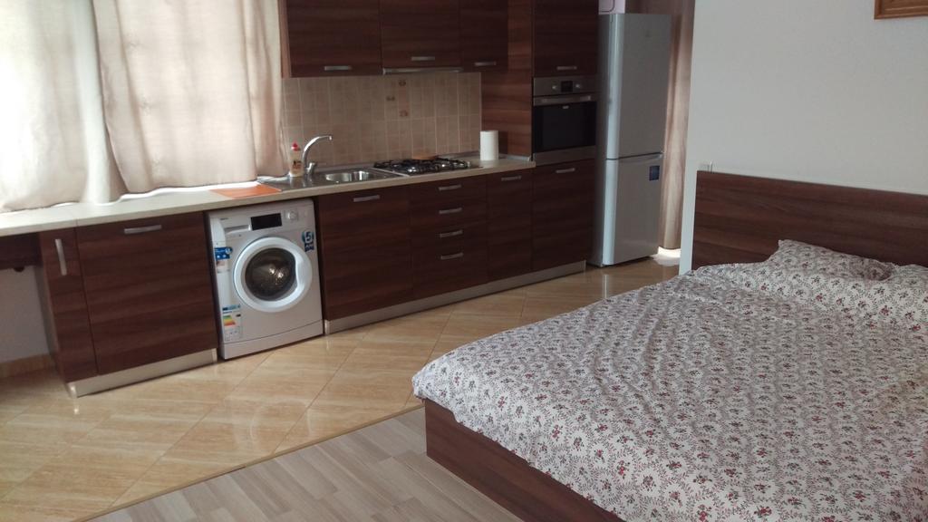Appartement Garsoniere Dinu à Bucarest Extérieur photo